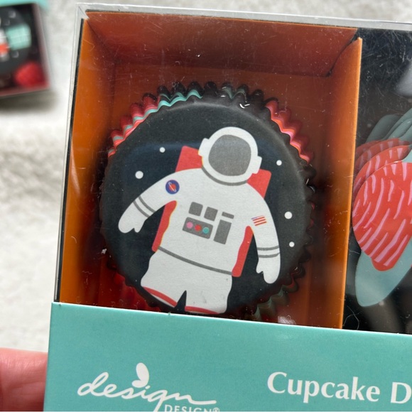 Design Cupcake Decoration 2 kits outer space 48 cupcake liners & 48 party picks - Picture 6 of 8